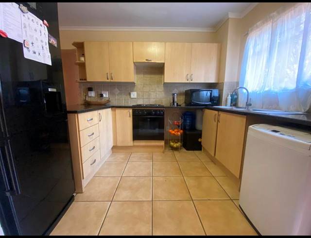 3 BEDROOM APARTMENT FOR SALE IN CASTLEVIEW